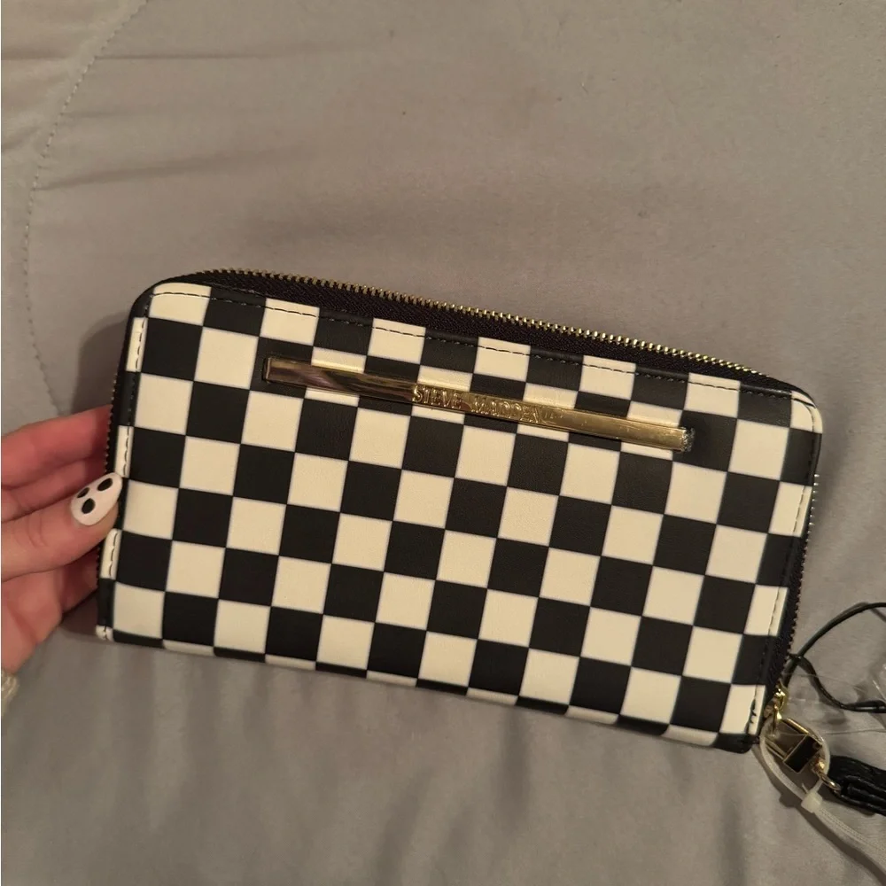 Steve Madden Black and White Checkered Zip Wallet Wrislet - Picture 2 of 4